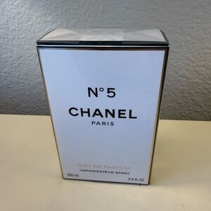 CHANEL No. 5 Eau de Parfum Box - Black and White